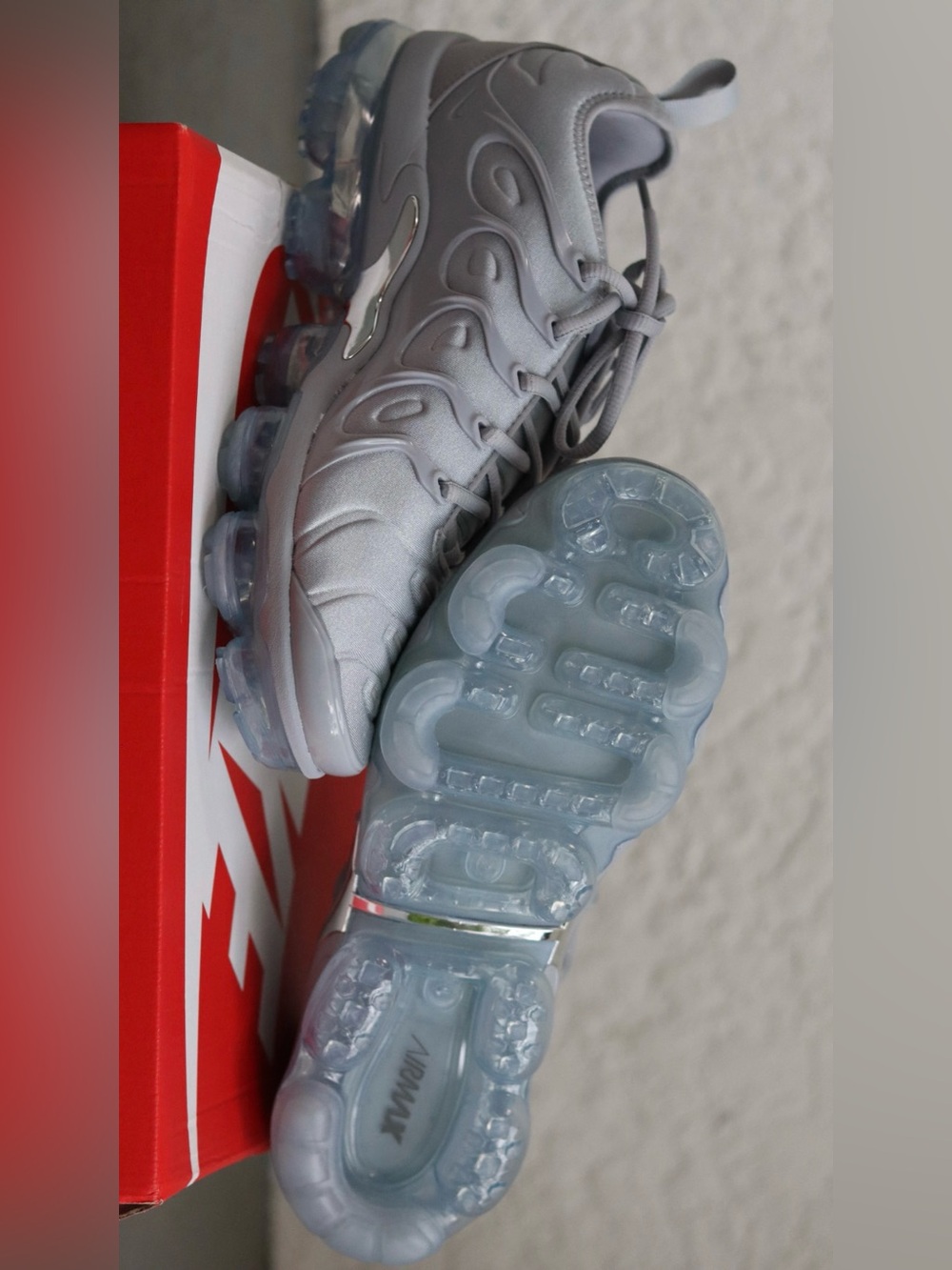 NIKE VAPORMAX PLUS